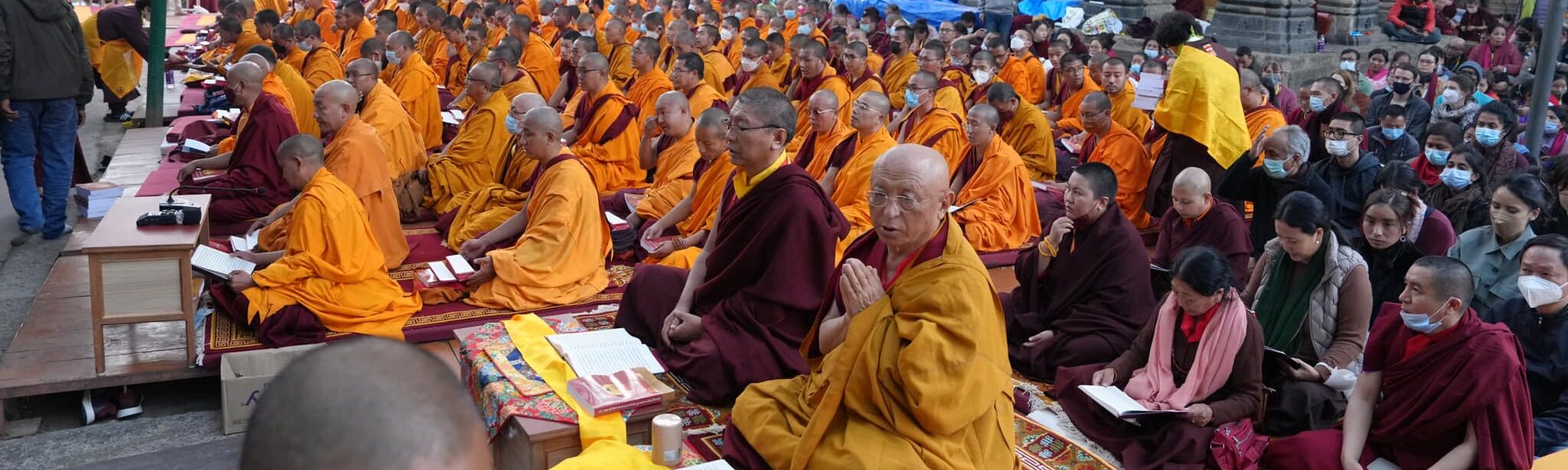 Tsoknyi Rinpoche and the nuns in Bodhgaya - Pundarika Switzerland